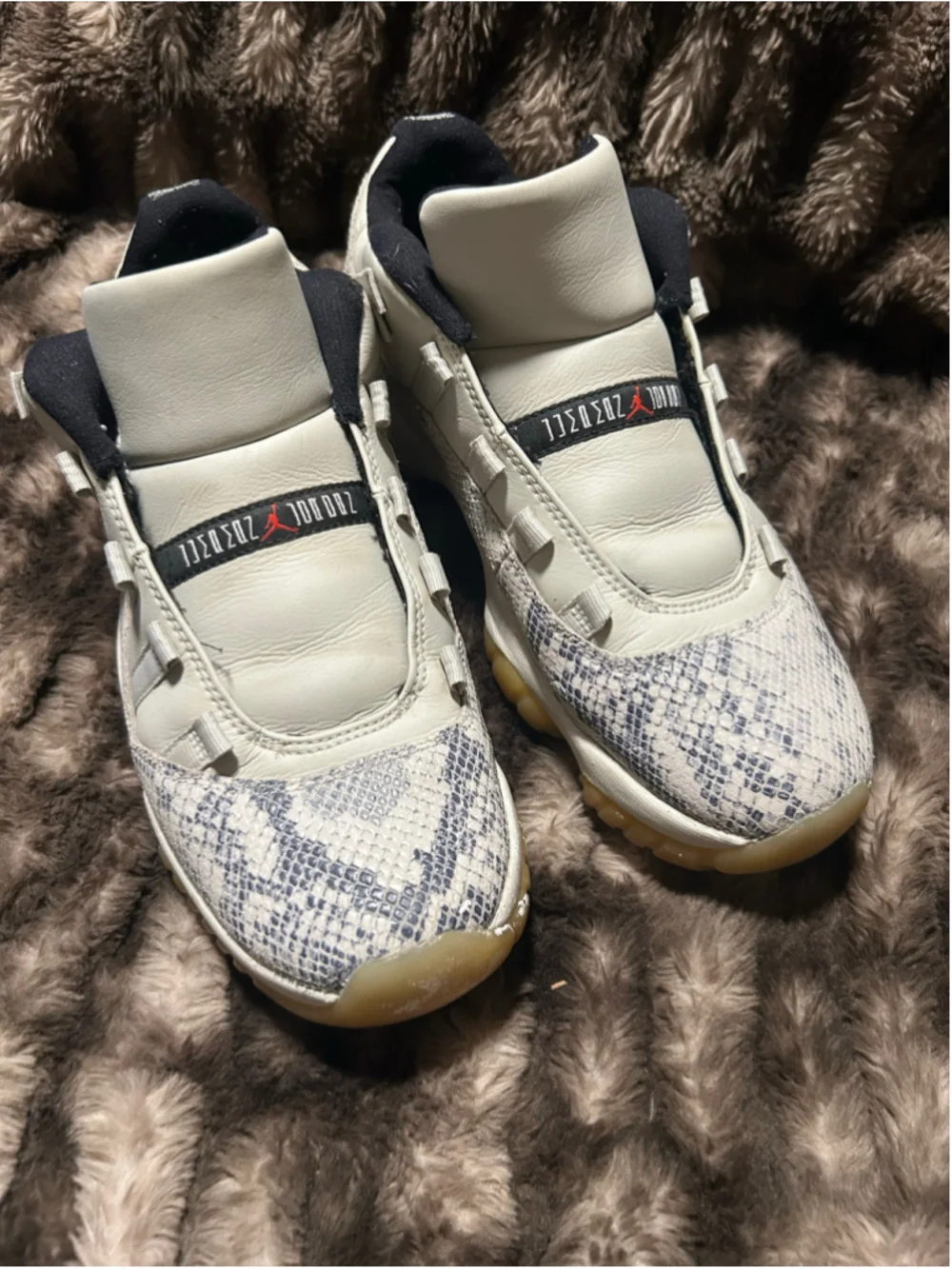 Men's Jordan 11 Low Snakeskin Sneakers White Grey Size 9